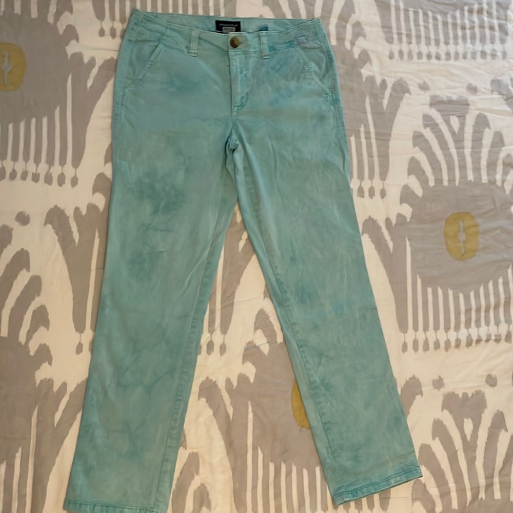 American Eagle, Fun, tie dye, cropped khakis, green, size 8